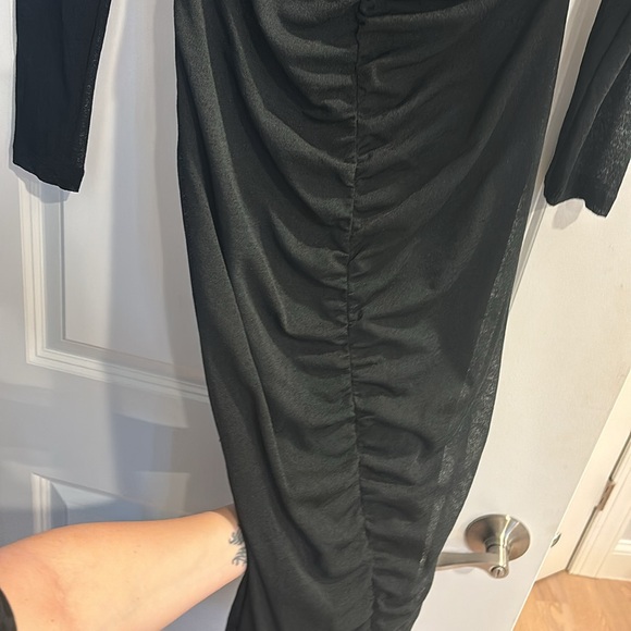 Last call ❗️Abercrombie & Fitch Black Ruched Long Sleeve Midi Dress - Picture 3 of 4